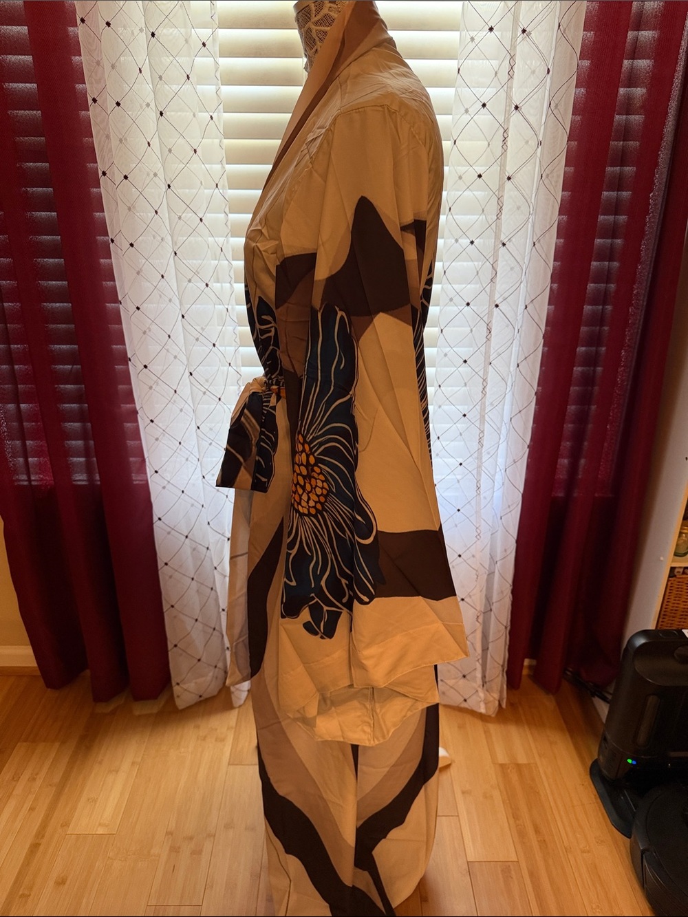 SHEIN Cream and Navy Floral Satin Kimono Robe with Self-Tie Belt (42) - Picture 3 of 5